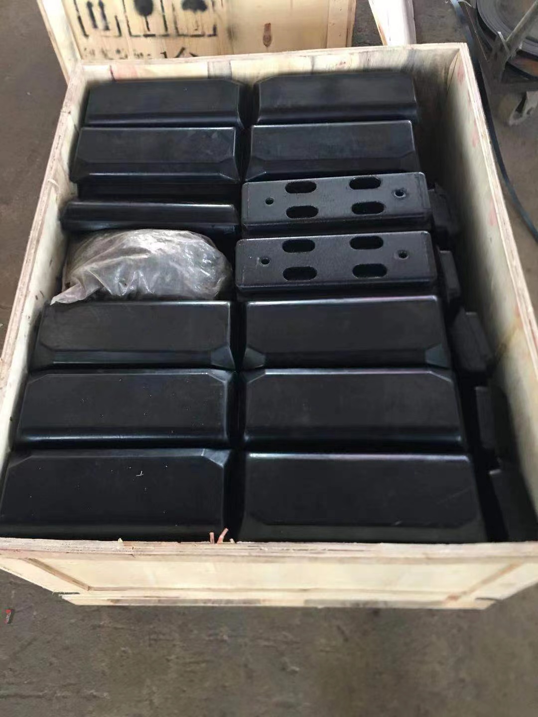 沃尔沃ABG325摊铺机履带板 沃尔沃ABG325摊铺机履带板